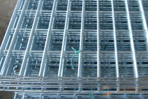 大丰地区各种孔径焊接网片批发与护栏网排焊机应用指南